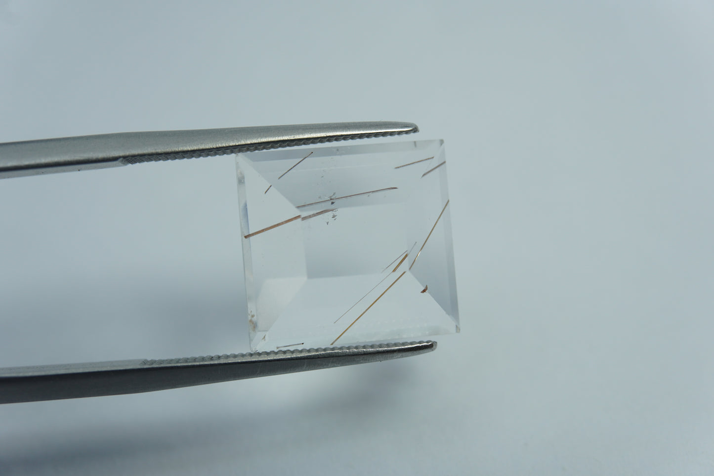 7.48ct Quartz with inclusion 13mm