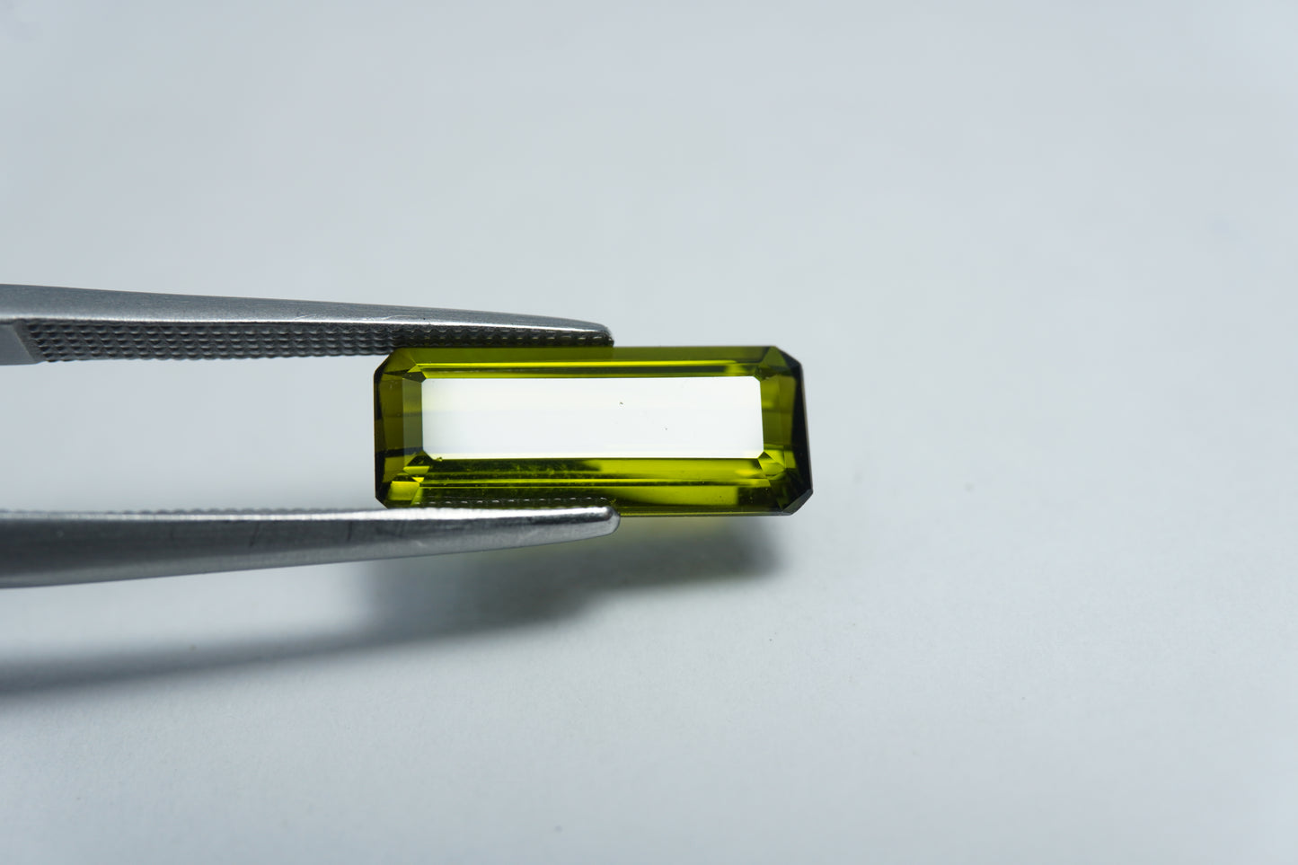 3.20ct Turmalina 14x6mm