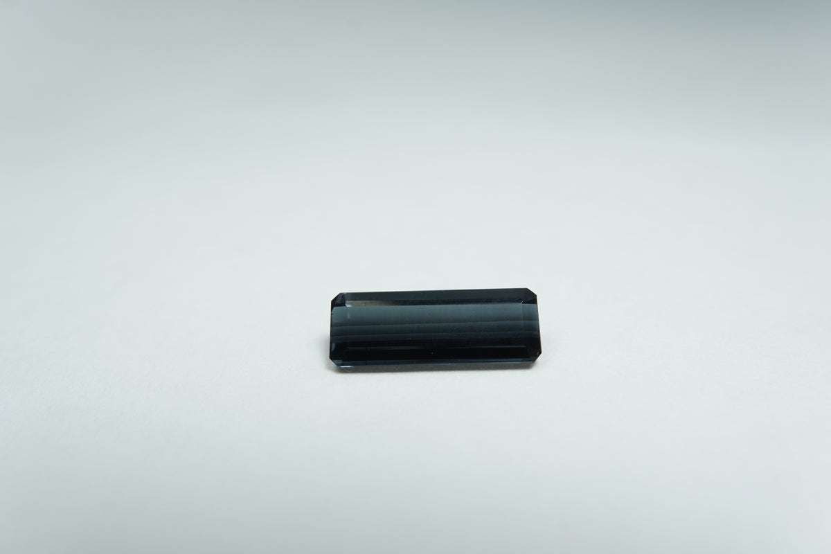 1.87ct Turmalina azul 13x5mm
