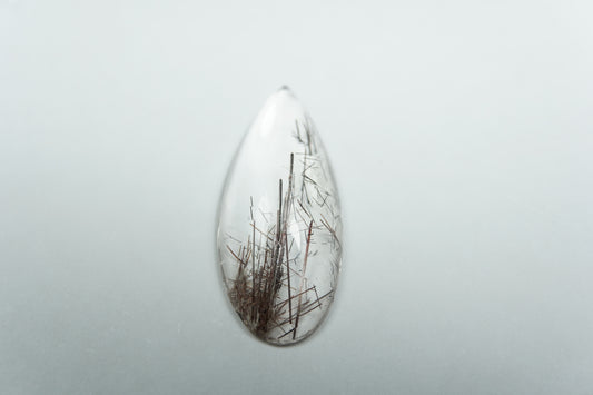 8.35ct Quartzo com inclusão cabochão 25x11mm