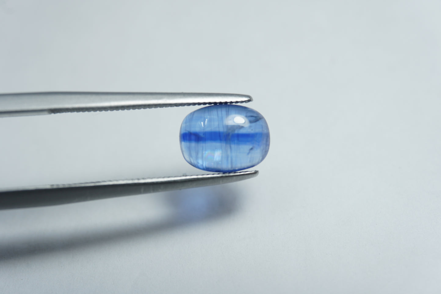 2.08ct Cianita cabochão 8x6mm
