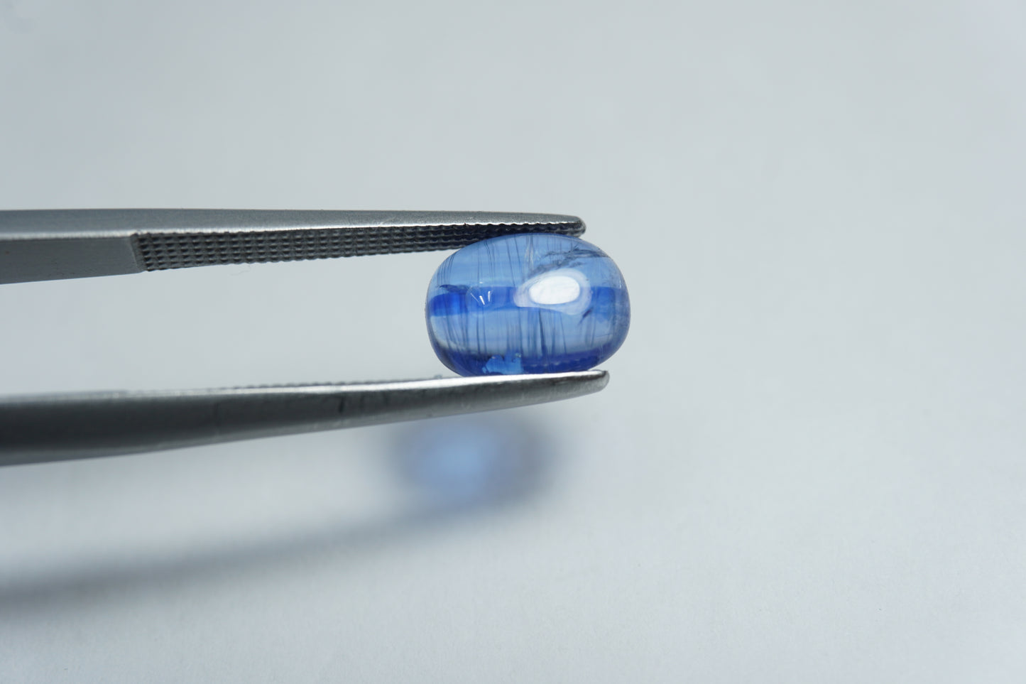 2.08ct Cianita cabochão 8x6mm