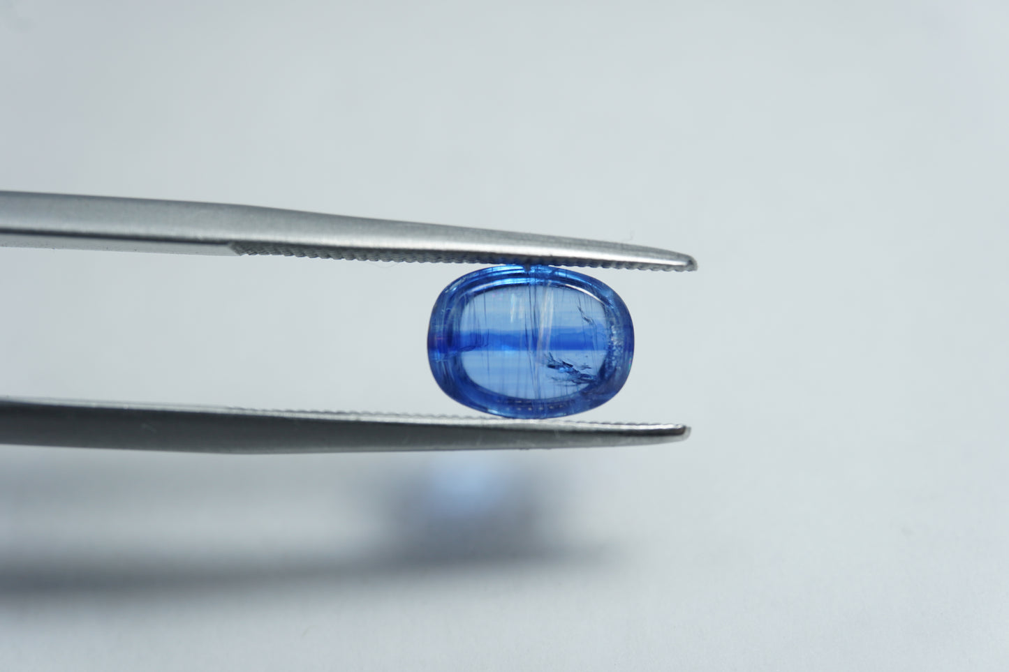 2.08ct Cianita cabochão 8x6mm