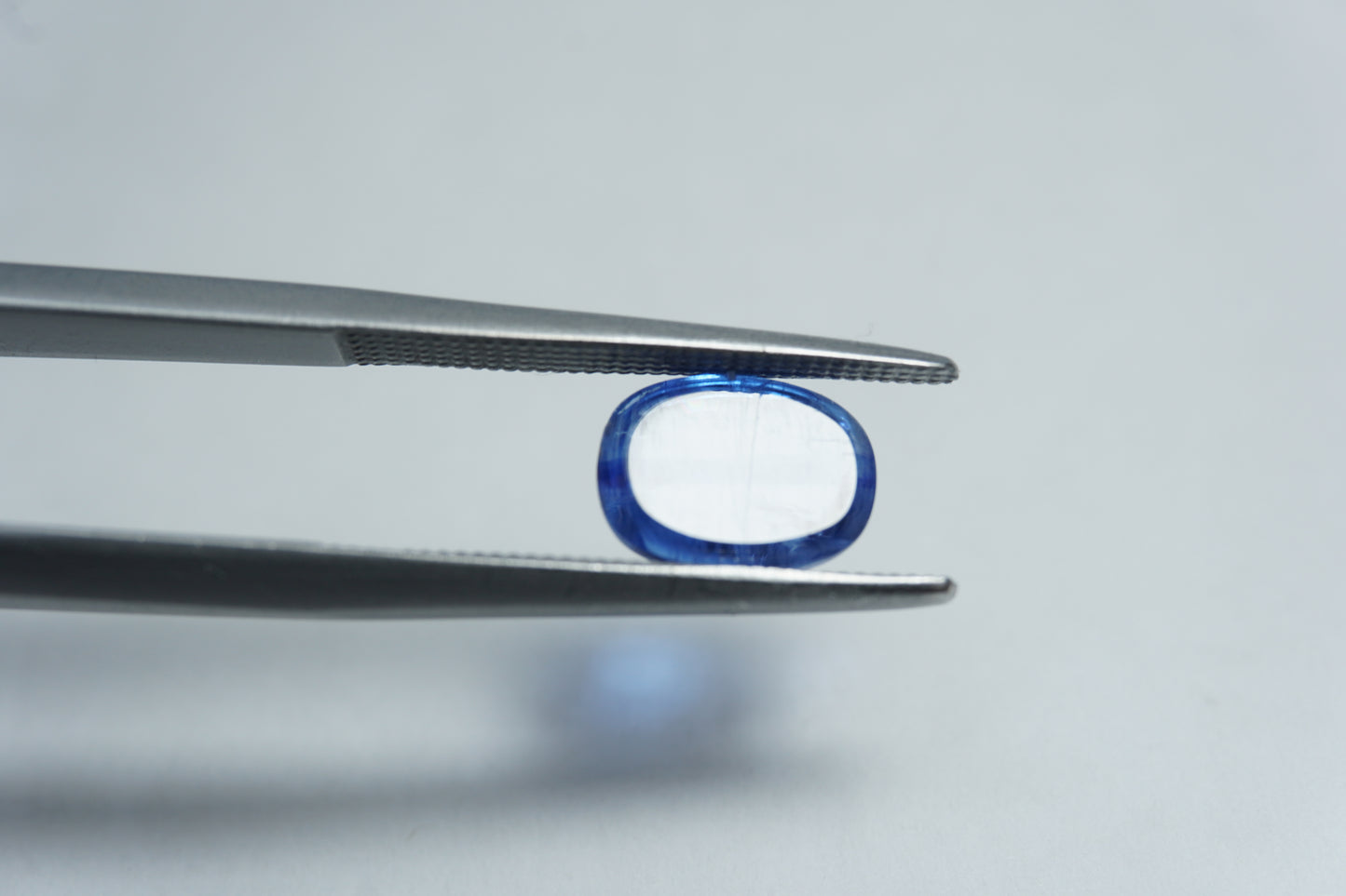 2.08ct Cianita cabochão 8x6mm