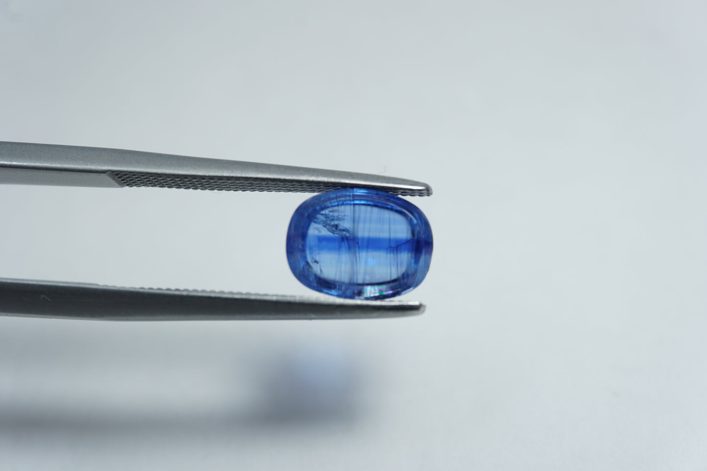 2.08ct Cianita cabochão 8x6mm