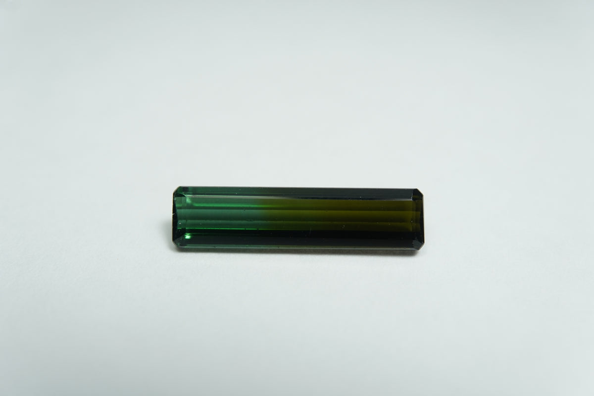 2.70ct Turmalina bicolor 15x5mm