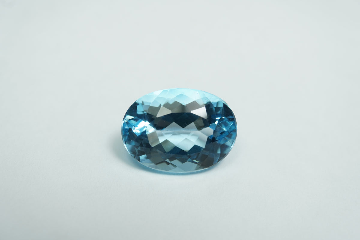 9.90ct Topázio Suíço 15x11mm