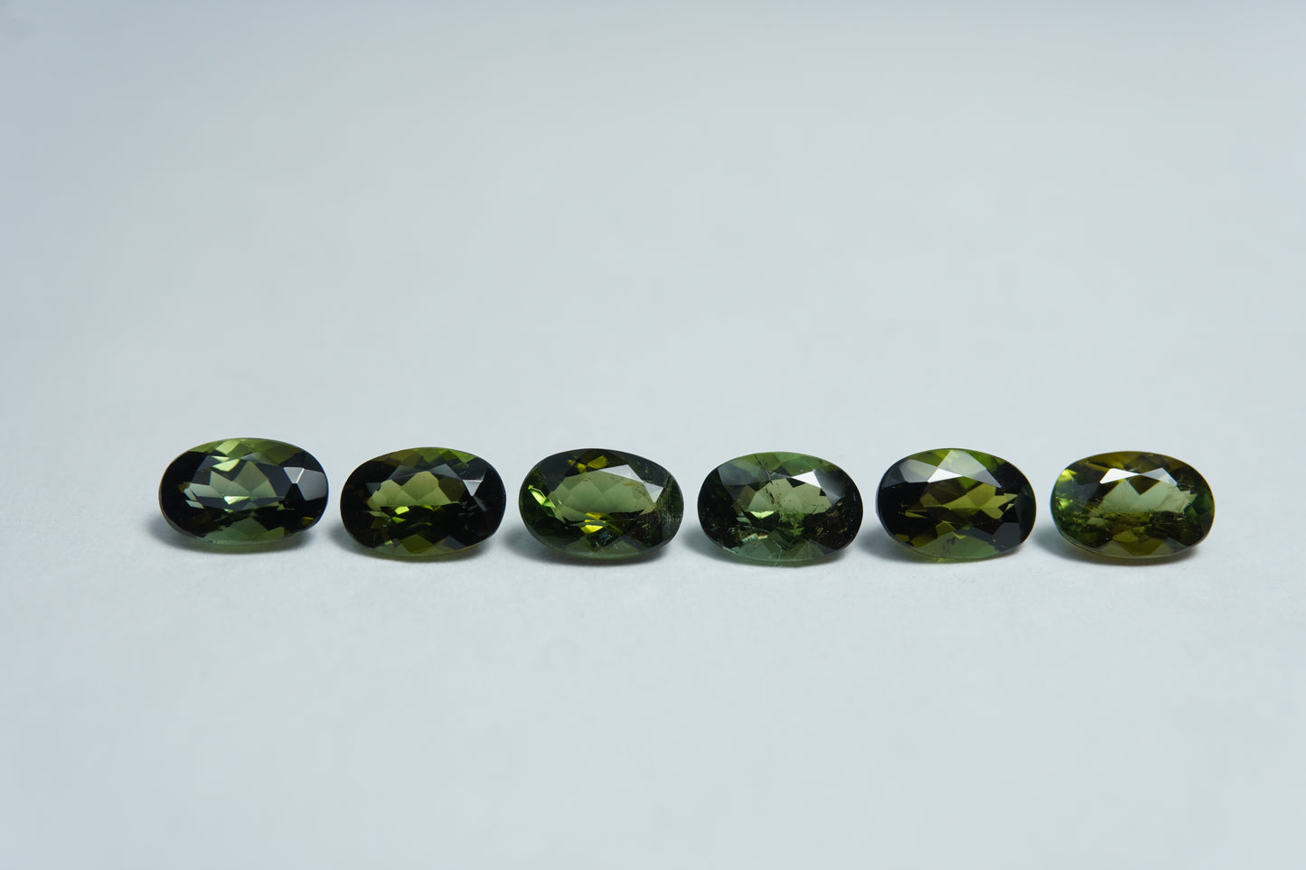 2.93ct Turmalina calibrada 6x4mm