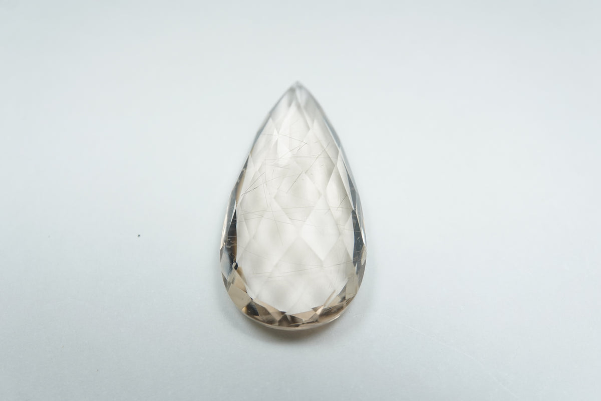 15.85ct Quartz with inclusion 27x13mm