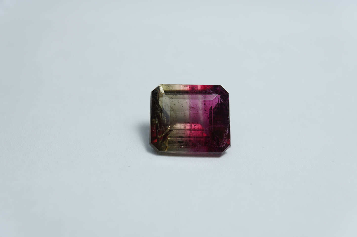 3.90ct Turmalina bicolor 10x9mm