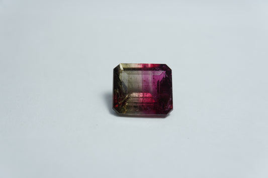 3.90ct Turmalina bicolor 10x9mm