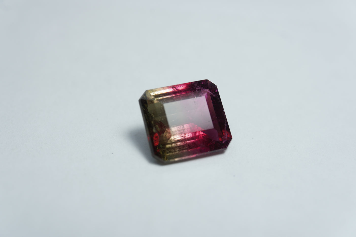 3.90ct Turmalina bicolor 10x9mm