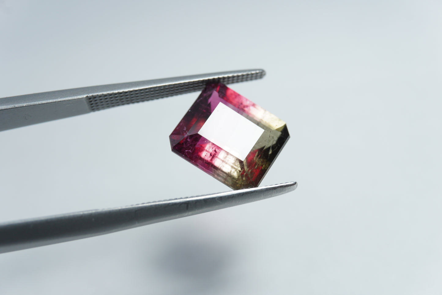 3.90ct Turmalina bicolor 10x9mm