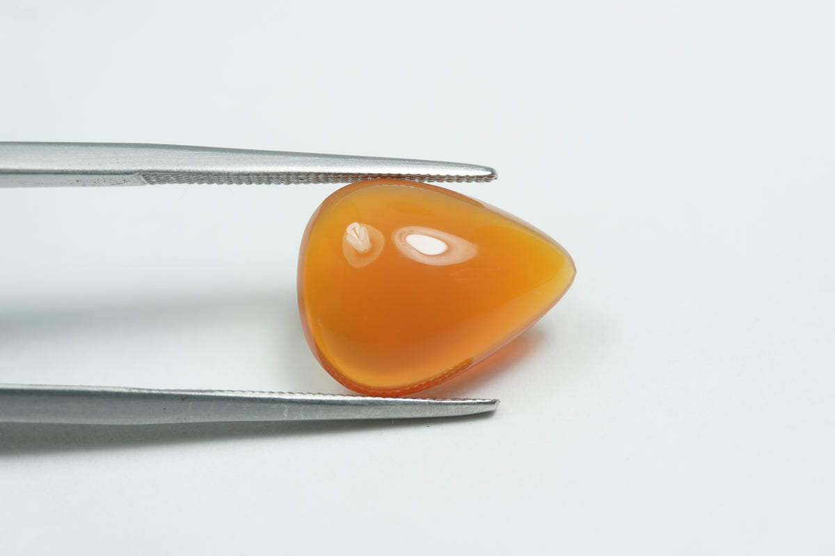4.20ct Opala de fogo cabochão 14x11mm