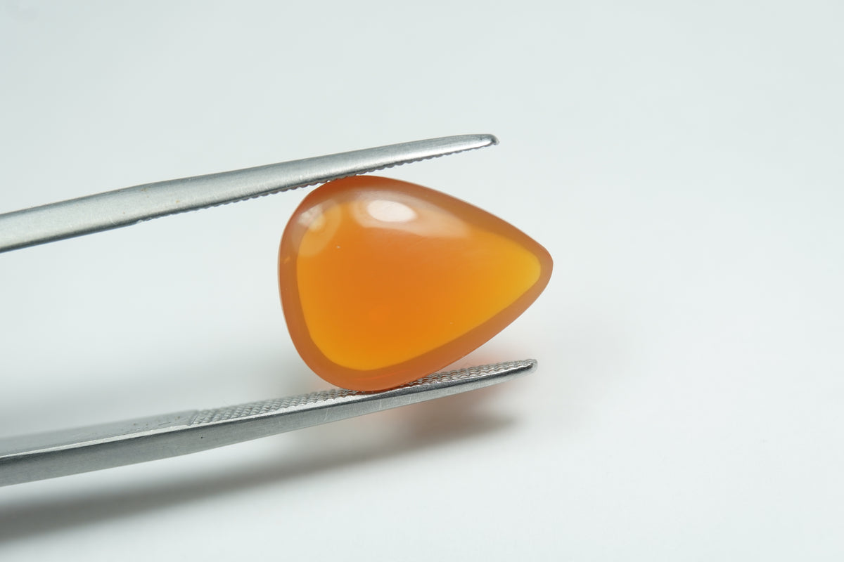 4.20ct Opala de fogo cabochão 14x11mm