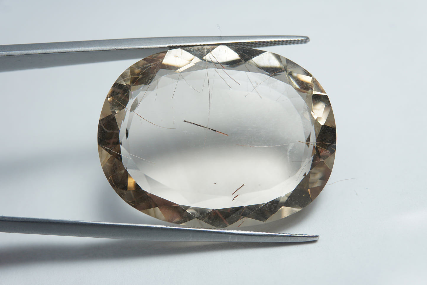 38.35ct Quartzo com inclusão 30x24mm