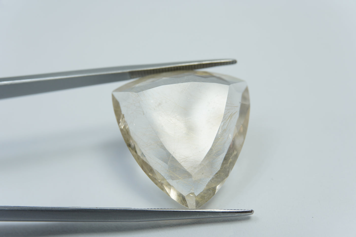 28.55ct Quartzo com inclusão 27mm