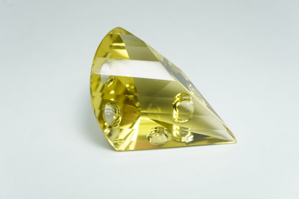 24.86ct Green gold com bolhas 22x17mm