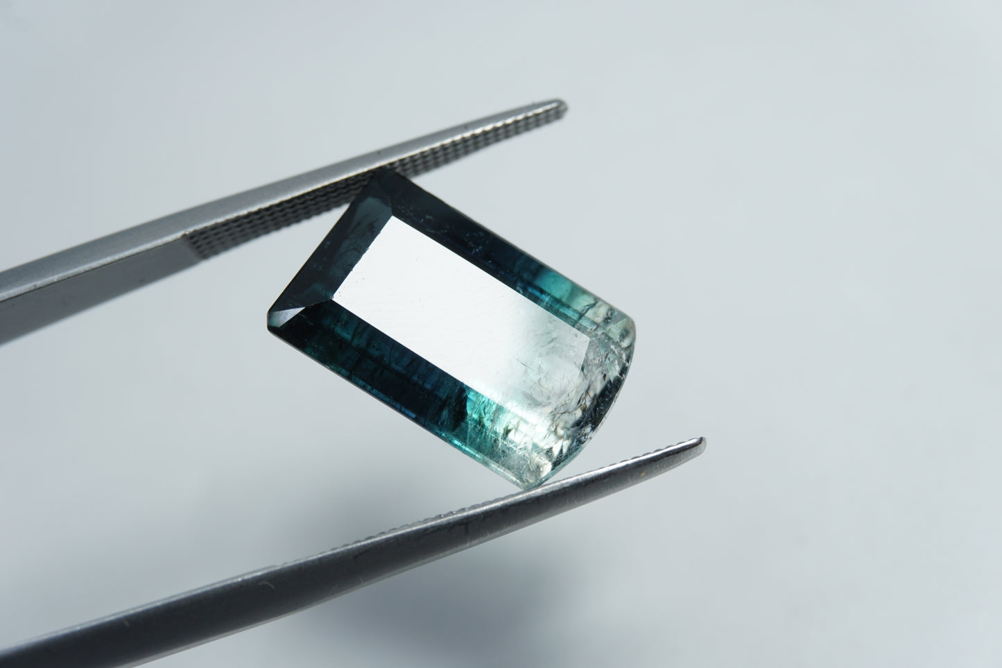 8.60ct Turmalina bicolor 14x9mm