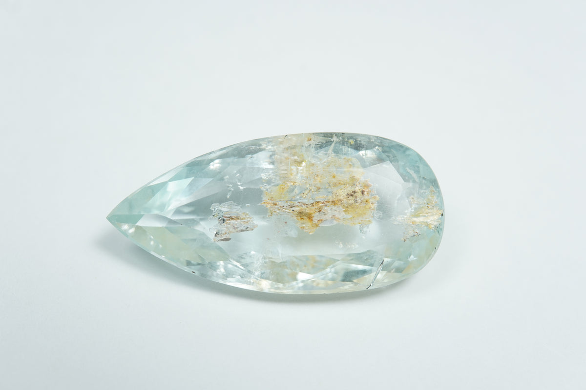 27.35ct Água-marinha com inclusão 33x16mm