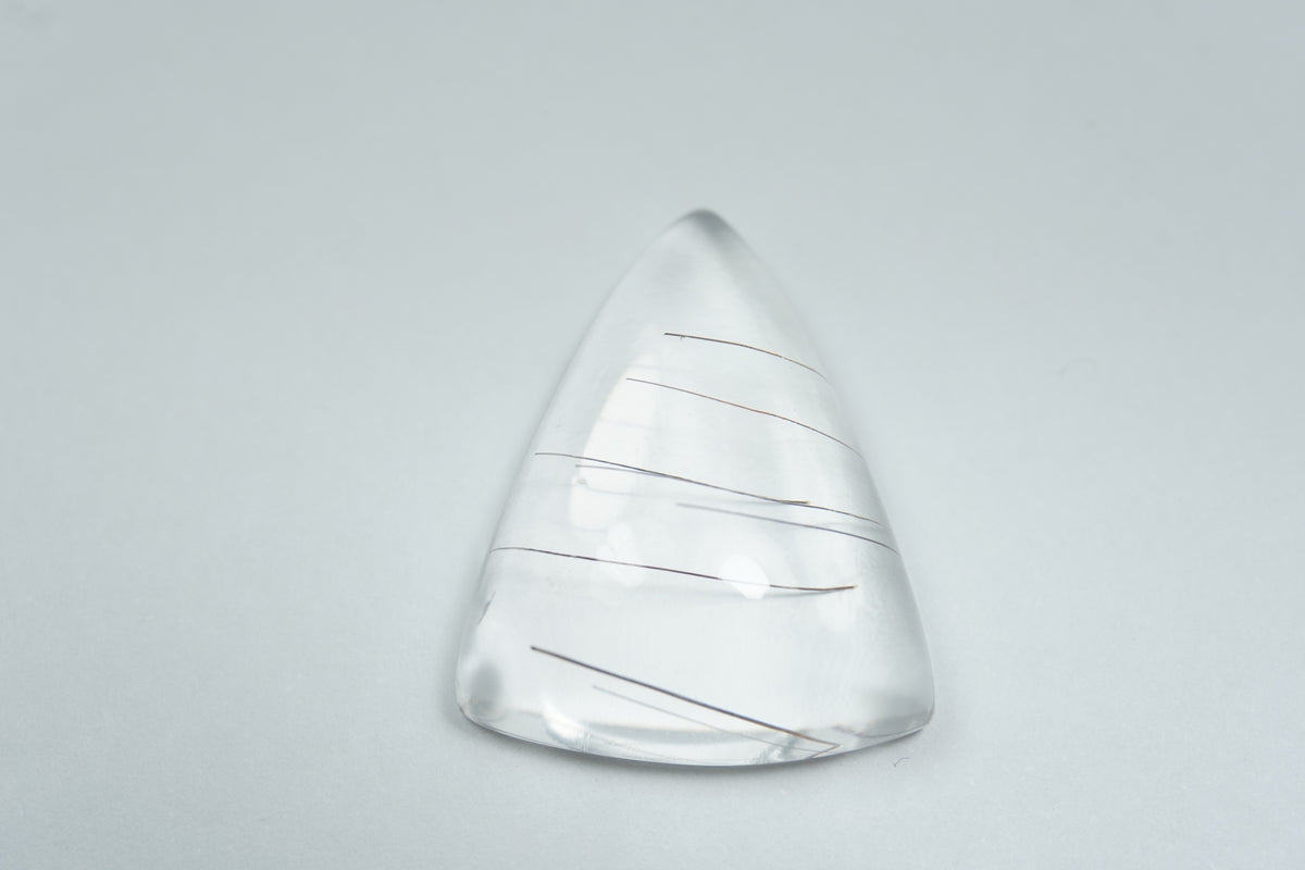 25.47ct Quartzo com inclusão cabochão 25x19.5mm