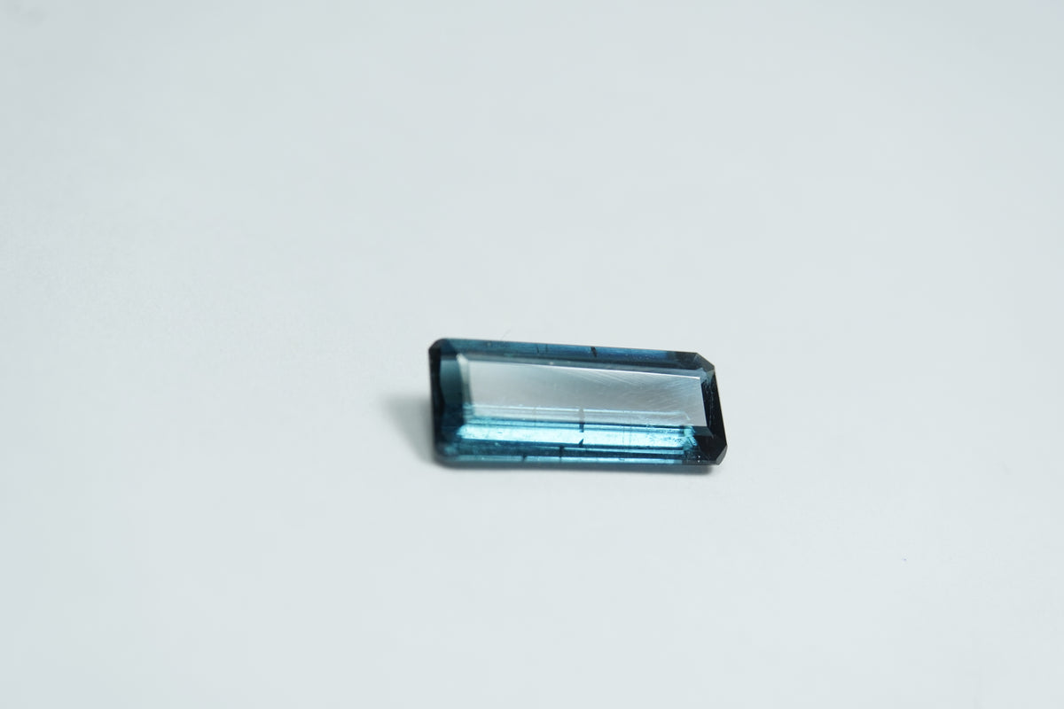1.74ct Turmalina azul 12.5x5mm