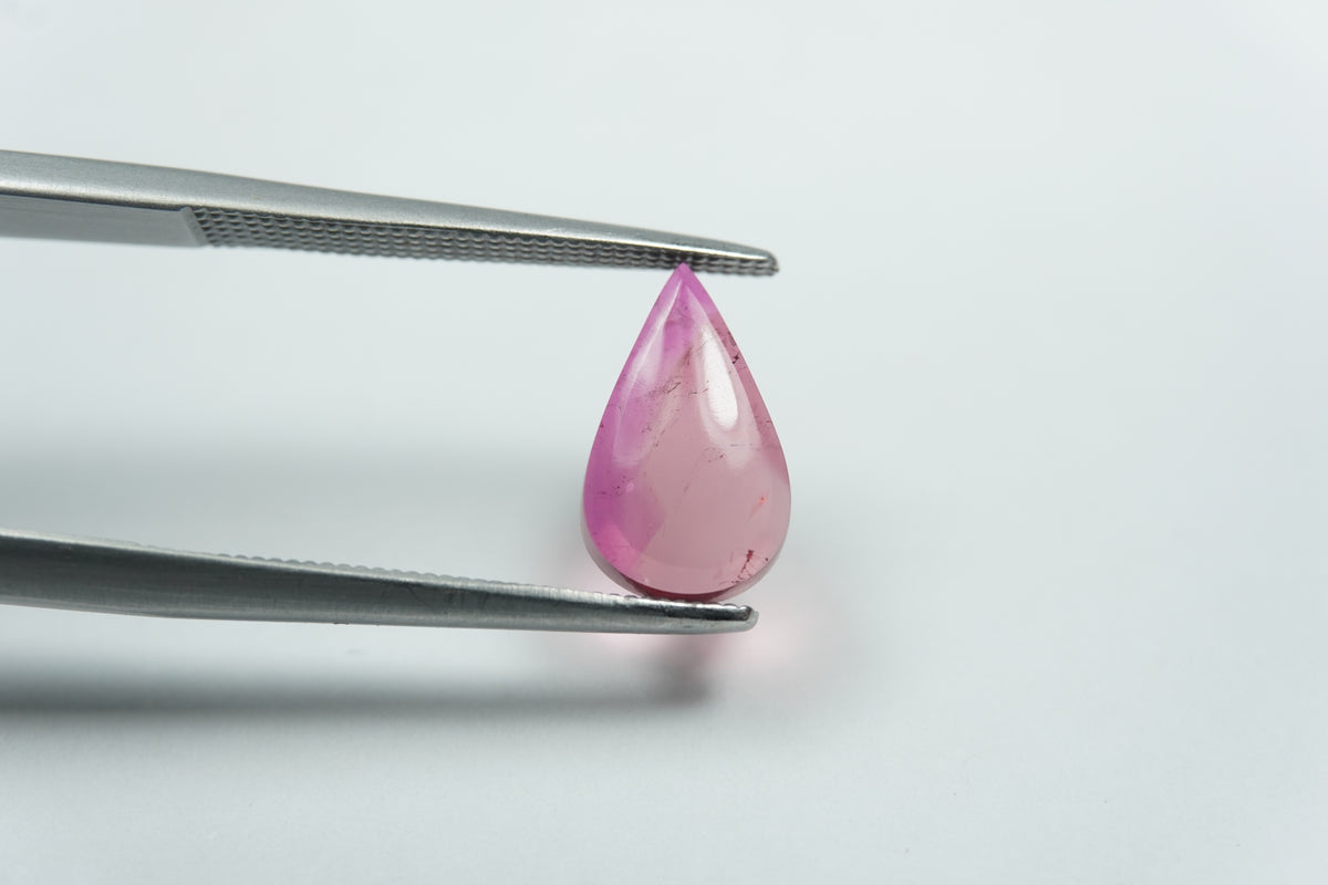 1.67ct Turmalina cabochão 11x6.5mm
