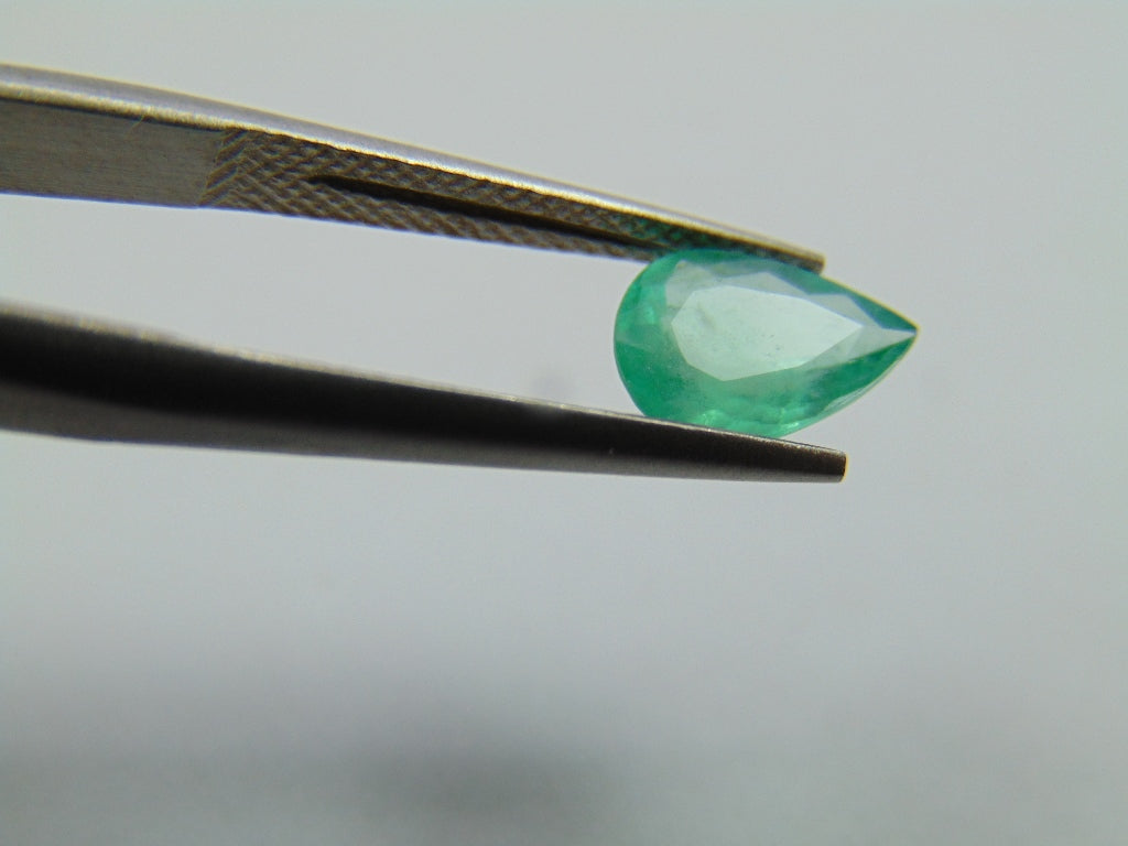 0.93ct Emerald 8x6mm