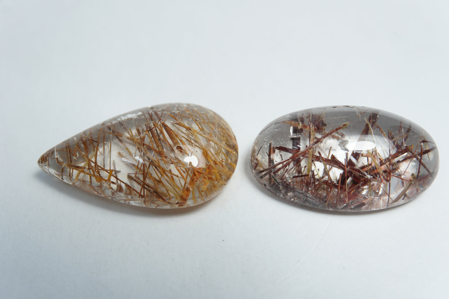 29.70ct Quartz with inclusion cabochon 21x13mm / 23x14mm