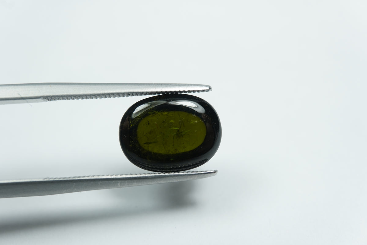 5.38ct Turmalina cabochão 11x9mm