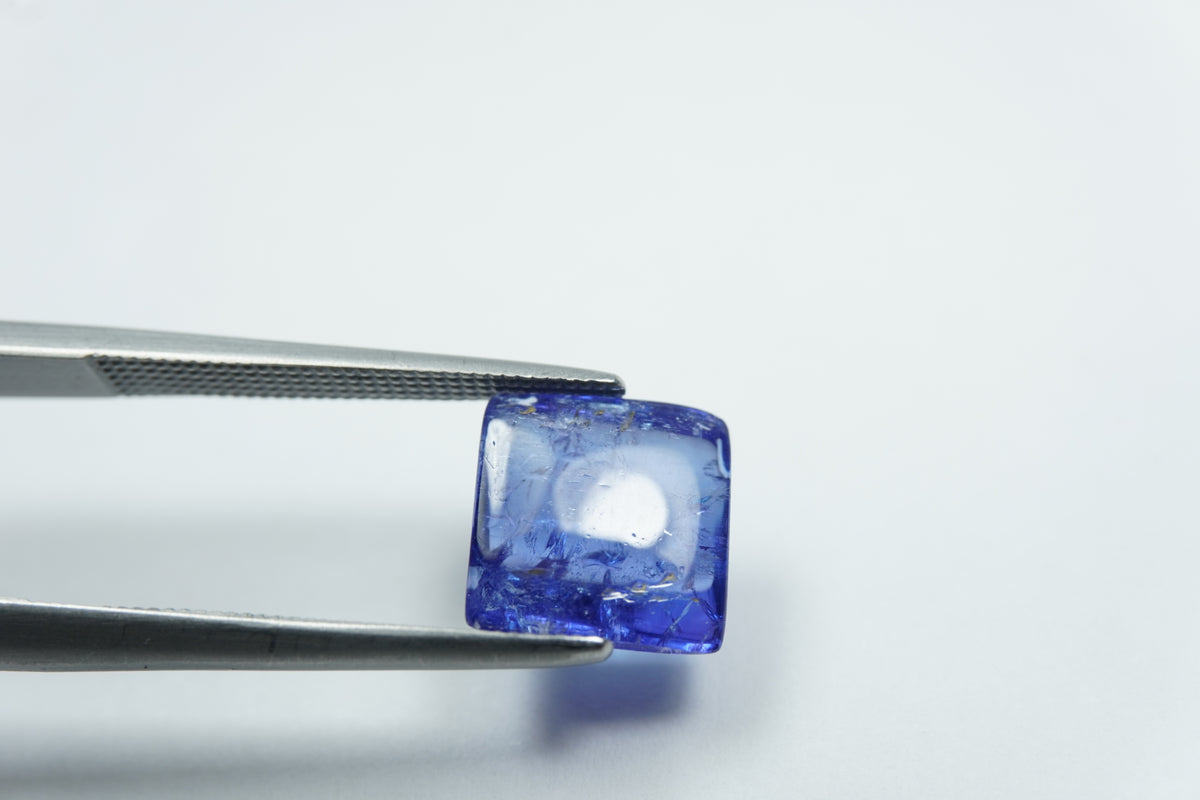 3.85ct Tanzanita cabochão 9mm