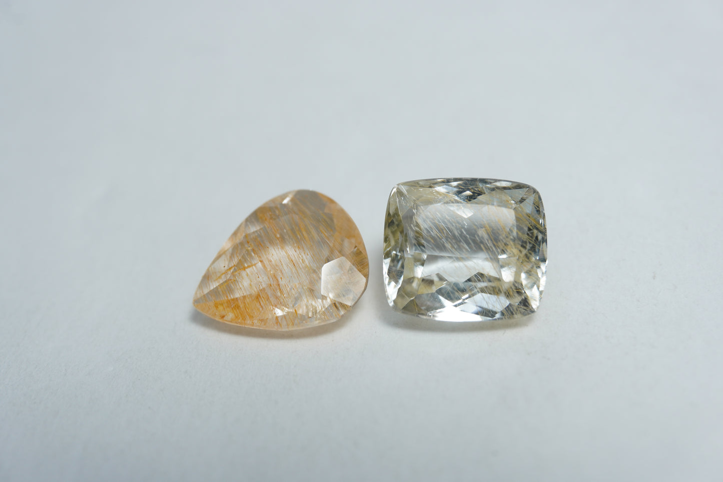 10.88ct Topázio com rutilo  10x9mm / 12mm