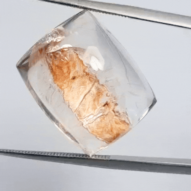 28.40ct Quartz With Inclusion Cabochon 20x16mm