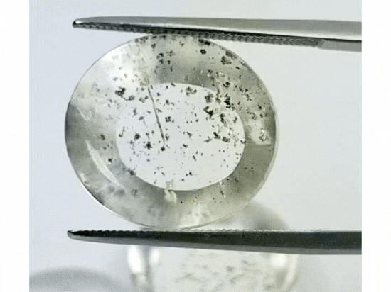 33.15ct Quartzo com Inclusão