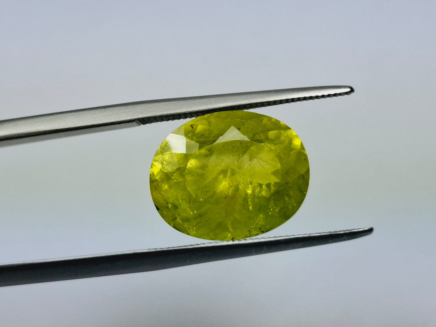 7.70ct Chrysolite 13x11mm