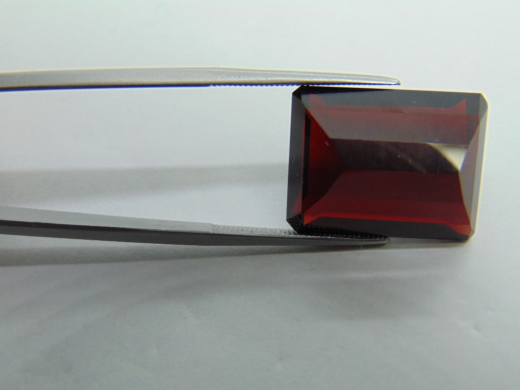 28.40ct Garnet 19x15mm