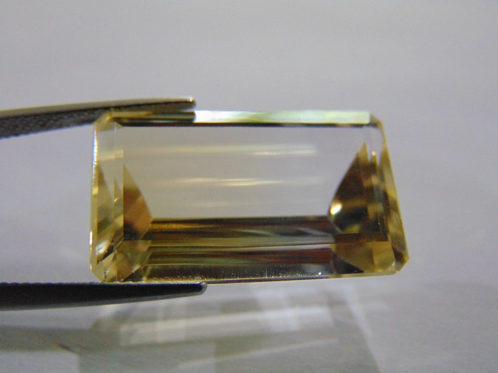 28.70ct Green Gold Bicolor 23x14mm