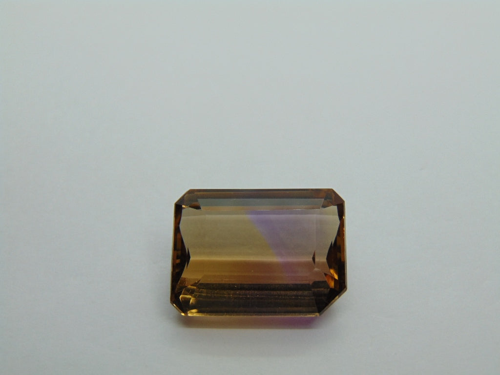 27.30ct Citrine Bicolor 21x16mm