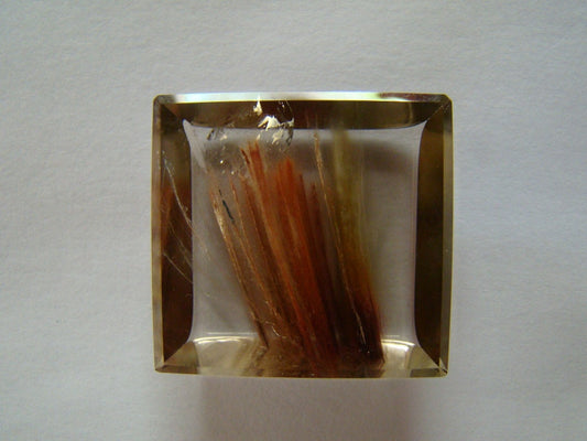 72 quilates de quartzo anfibólio 29 x 27,5 mm