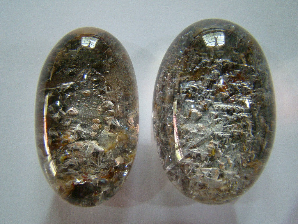 Quartzo 341ct com mineração (cabochão)