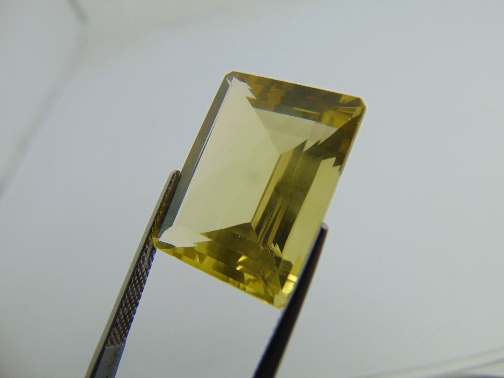 25.60cts Quartz (Green Gold)