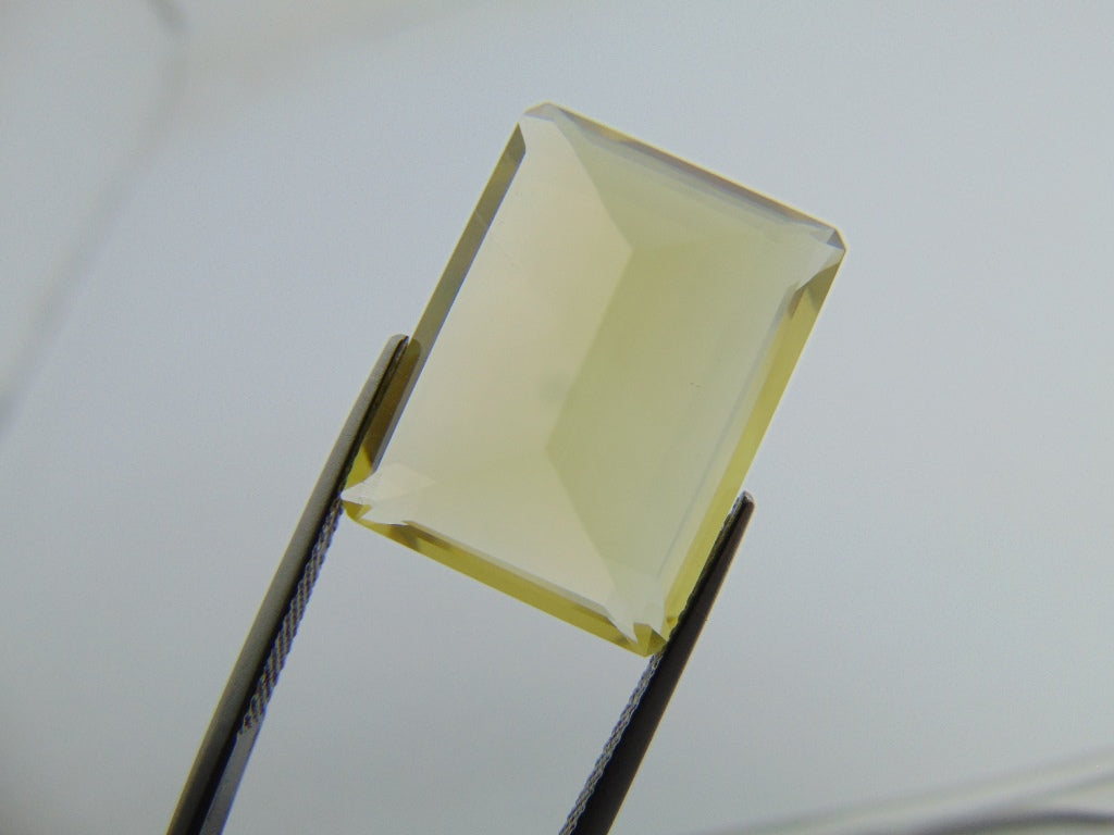 25.60cts Quartz (Green Gold)