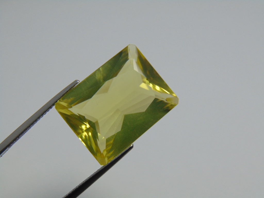 Ouro verde 21,40 quilates 21 x 16 mm